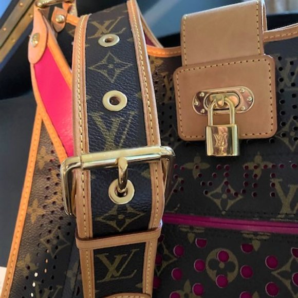 Louis Vuitton Perforated Musette Fuschia with DUSTBAG - Picture 4 of 15